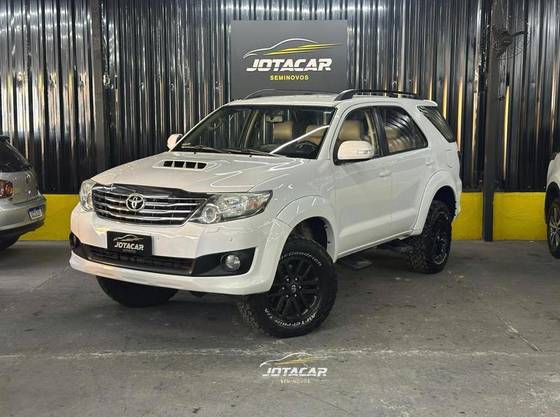TOYOTA HILUX SW4 3.0 SRV 4X4 16V TURBO INTERCOOLER DIESEL 4P AUTOMÁTICO TOYOTA HILUX SW4 3.0 SRV 4X4 16V TURBO INTERCOOLER DIESEL 4P AUTOMÁTICO